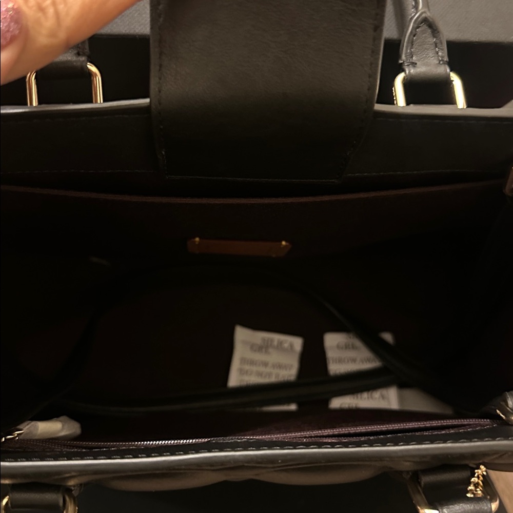 NWT Coach! Maggie Tote Bag In Signature Leather 🖤🖤 dust bag included 🖤 - Picture 7 of 8